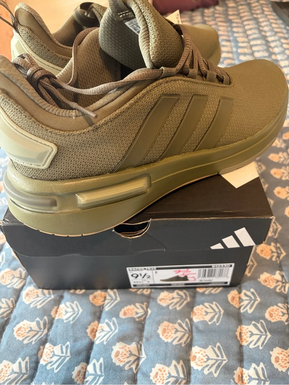 adidas Racer TR23 Sneakers Mens 9.5 NIB Green Cloudfoam Running Shoes